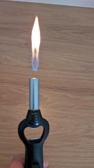 Latarka-zapalarka-otwieracz