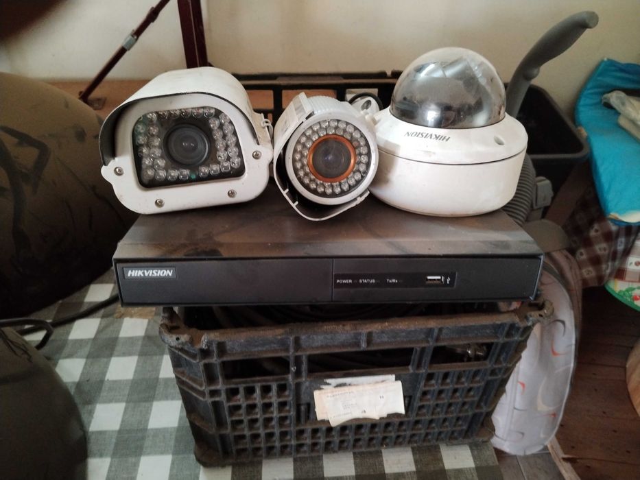 Conjunto gravador e 3 câmaras Cctv