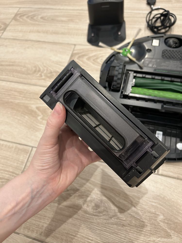 Robot sprzatajacy Roomba i7  aero force  odkurzacz