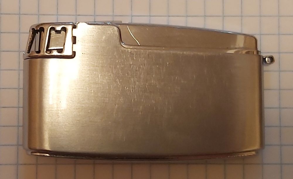 Продам бензиновую зажигалку cyma для коллекции