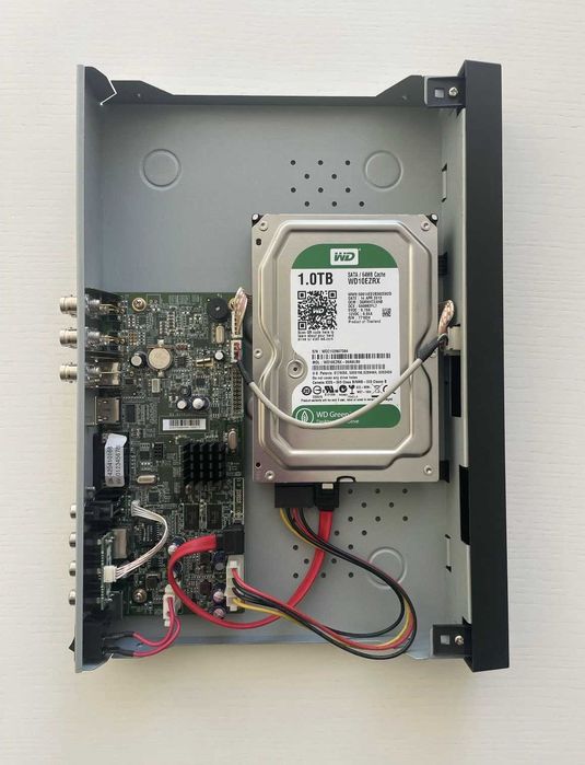 Видеорегистратор Hikvision DS-7204HFI-SH  HDD 1 TB