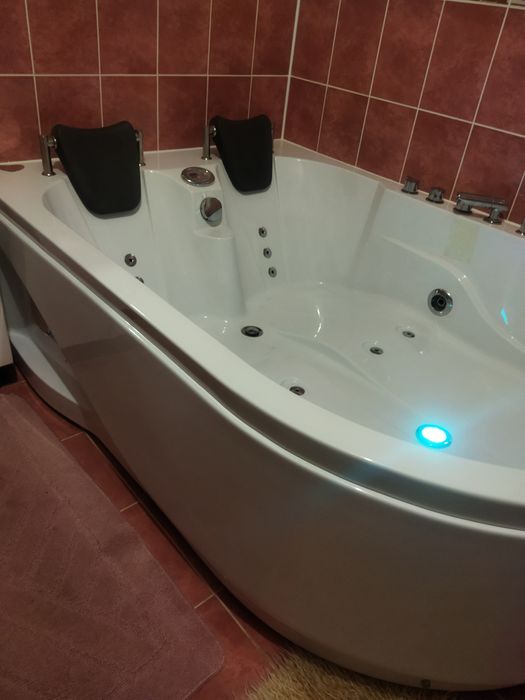 Джакузі двомісне