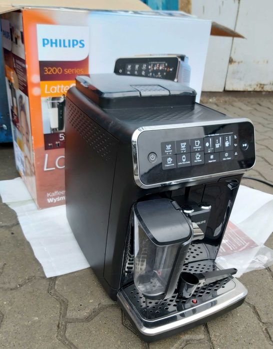 Кавомашина автоматична Philips EP3246 Series EP3241 молочник LatteGo