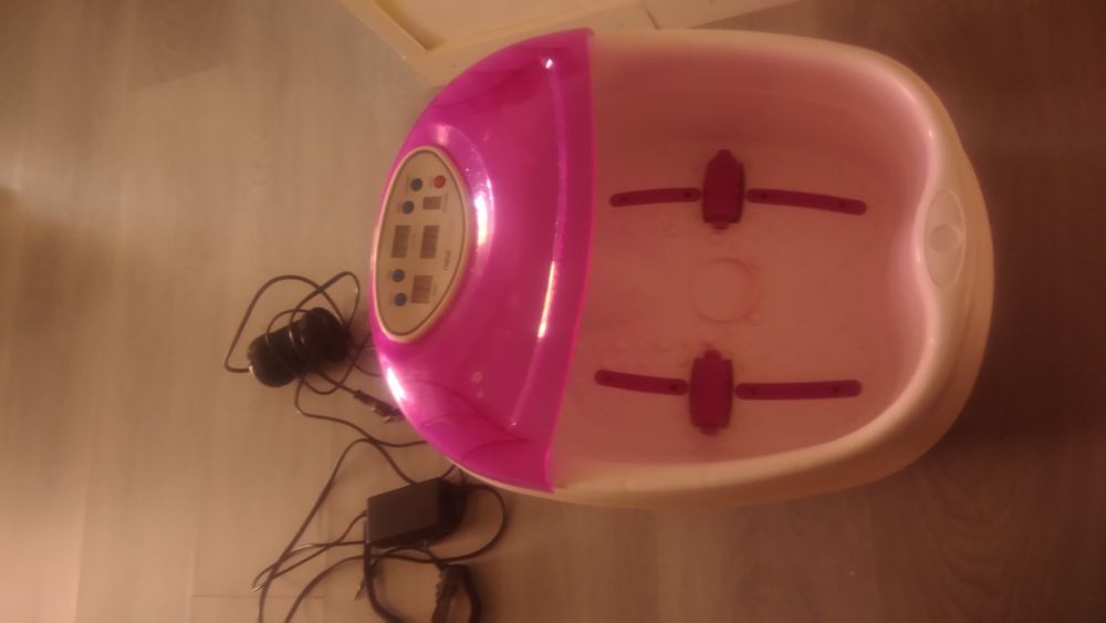 Bacia de massagem para os seus pés, pedicura e hidromassagem