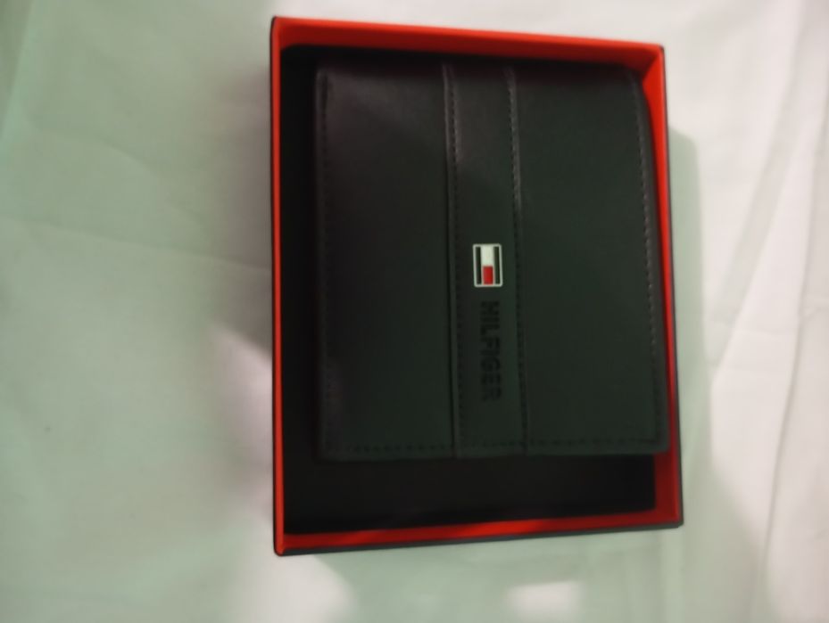 Сумка Tommy Hilfiger кошелек этой же фирмы в подарок