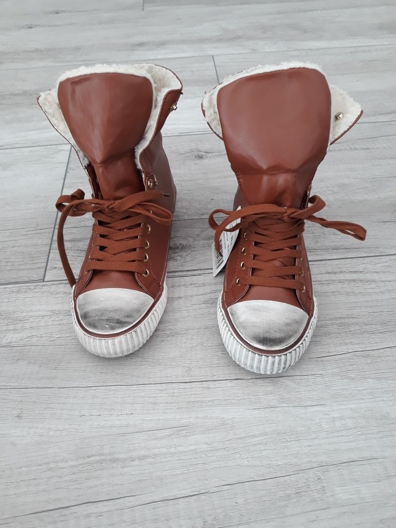 Obuwie SportoweTrampki buty Zimowe Seria Camel rozm 40 Nowe