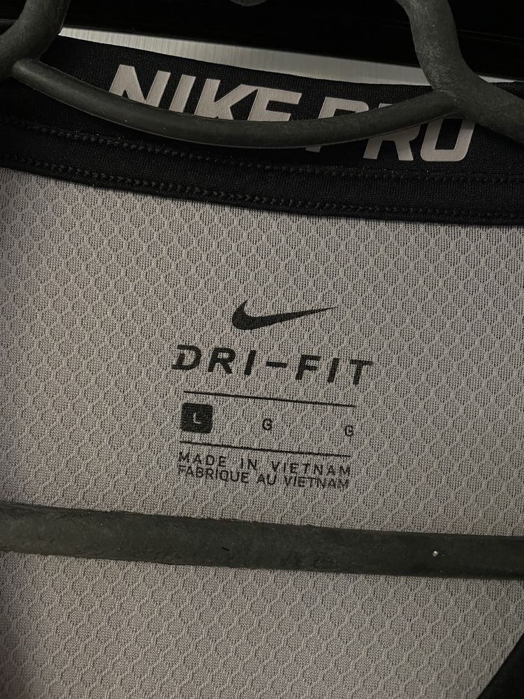 Спортивна футболка Nike Pro