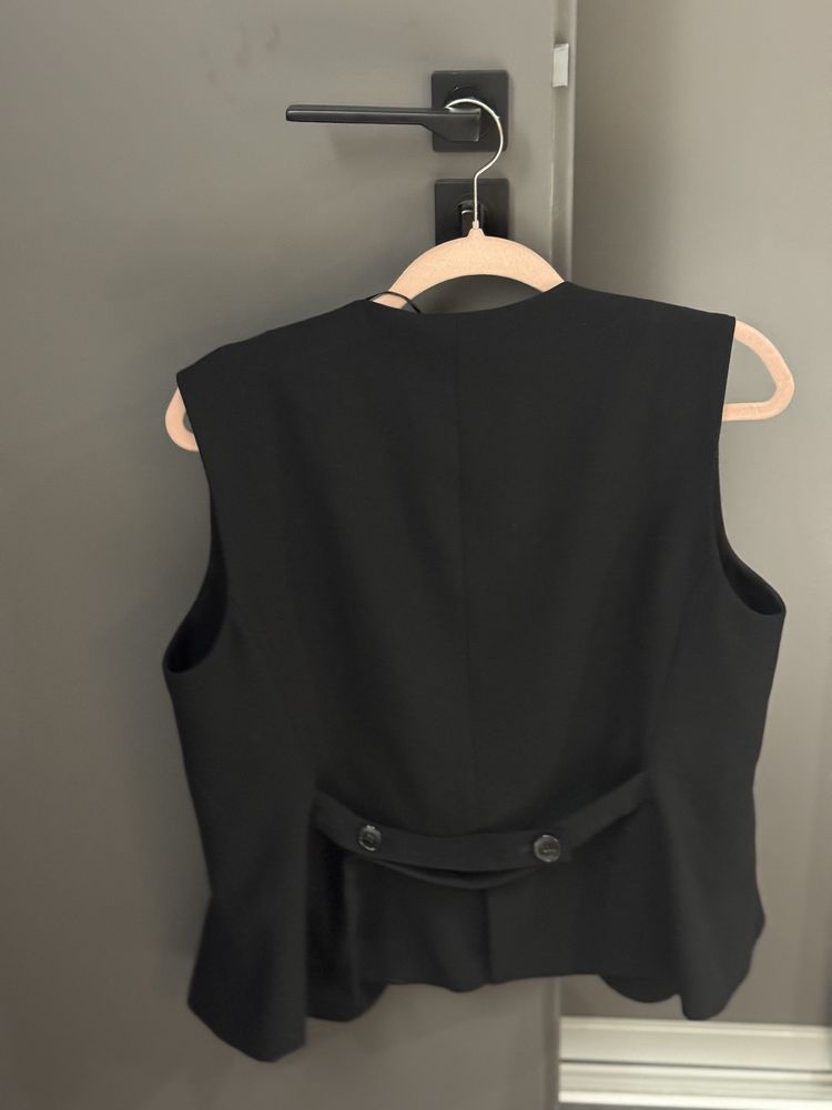Чорна жилетка Zara XL