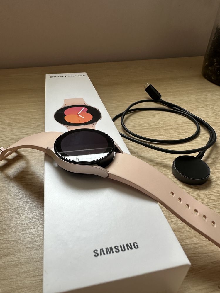 Smartwatch Samsung Galaxy Watch5 różowy pink gold