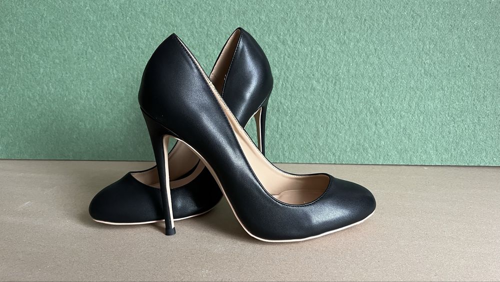 Buty klasyczne szpilka