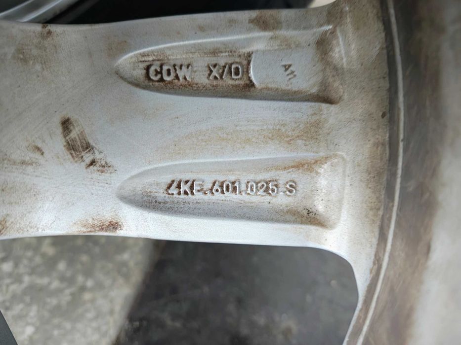 Диски на Audi E-tron R20 9x20 5x112 ET38 DIA66.6 - Оригінал з гумою