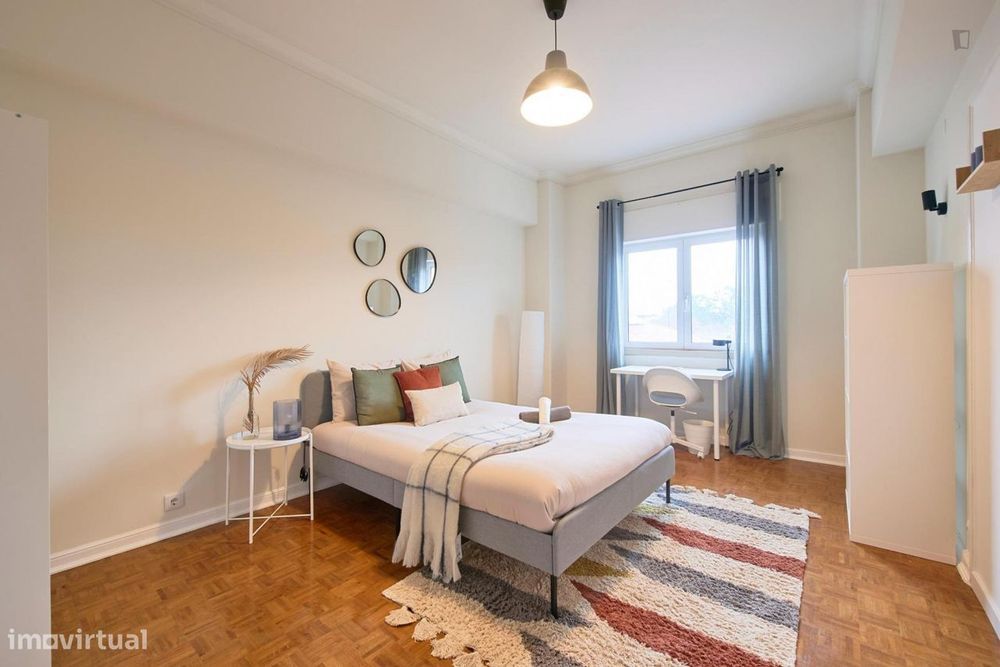 702819 - Quarto com cama de casal em...