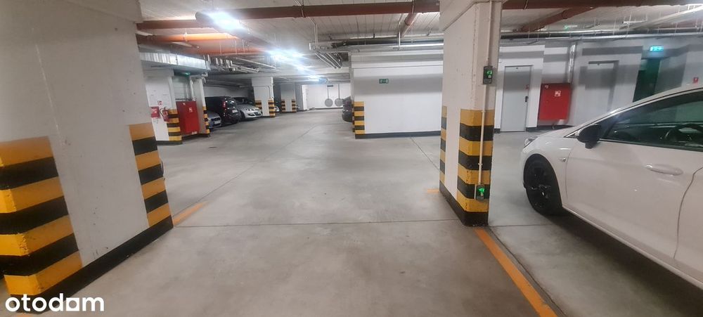 Sprzedam miejsce postojowe.