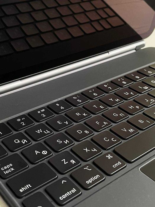 Клавіатура-чохол Apple Magic Keyboard на iPad Air