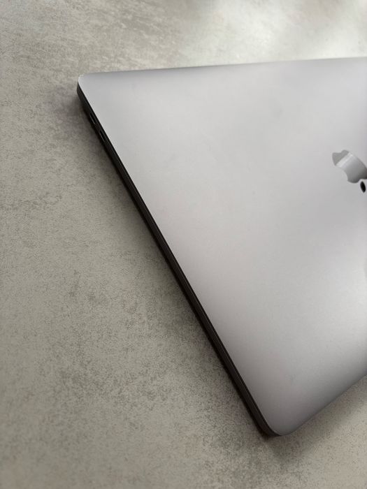 Macbook Pro 15 2017 в гарному стані, все ідеально працює
