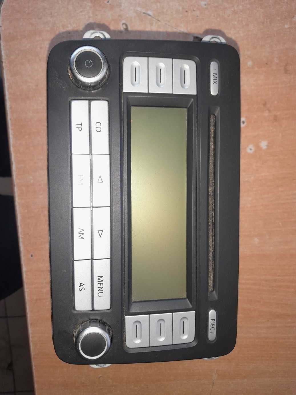 VW Passat B6 - radio fabryczne