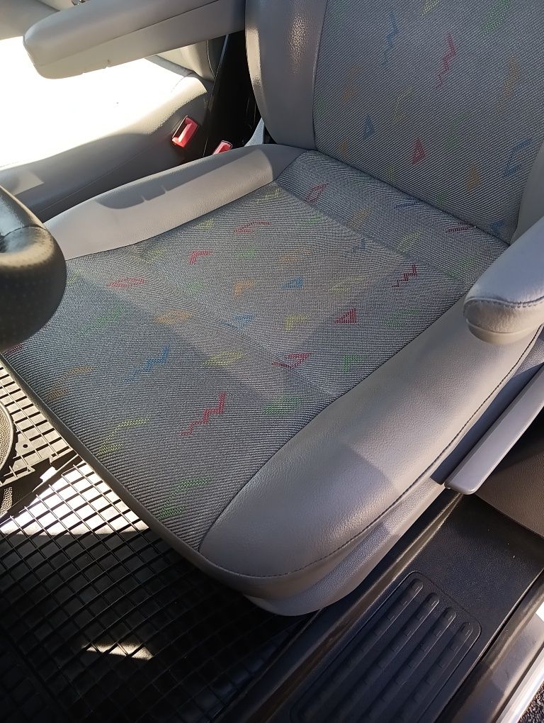 Fotel kierowcy VW T5 podłokietniki podgrzewany