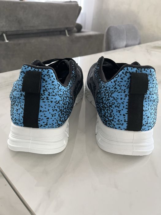 Легкі чоловічі кросівки р. 44