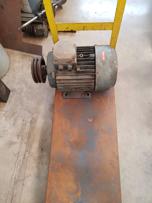 Compressor trifásico sem depósito.