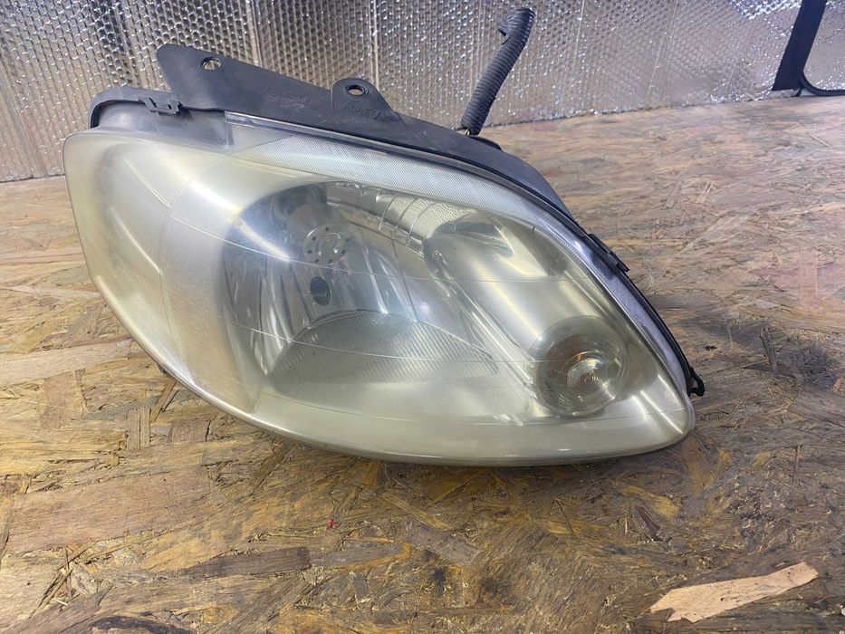 Lampa Prawa Prawy Przód Przednia VW Volkswagen FOX