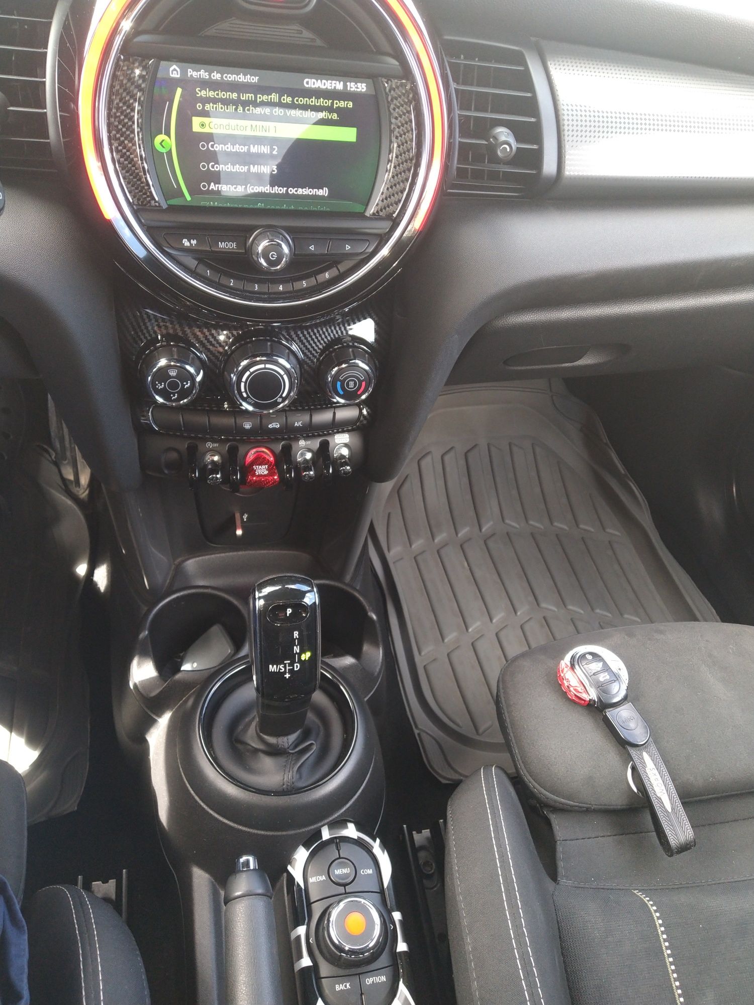 Mini Cooper D com kit JCW automático