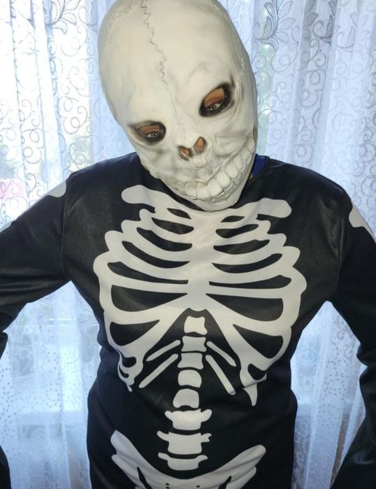 маска на хеллоуин.