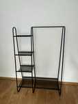 Metalowy wieszak z drążkiem i z półkami na ubrania loft czarny