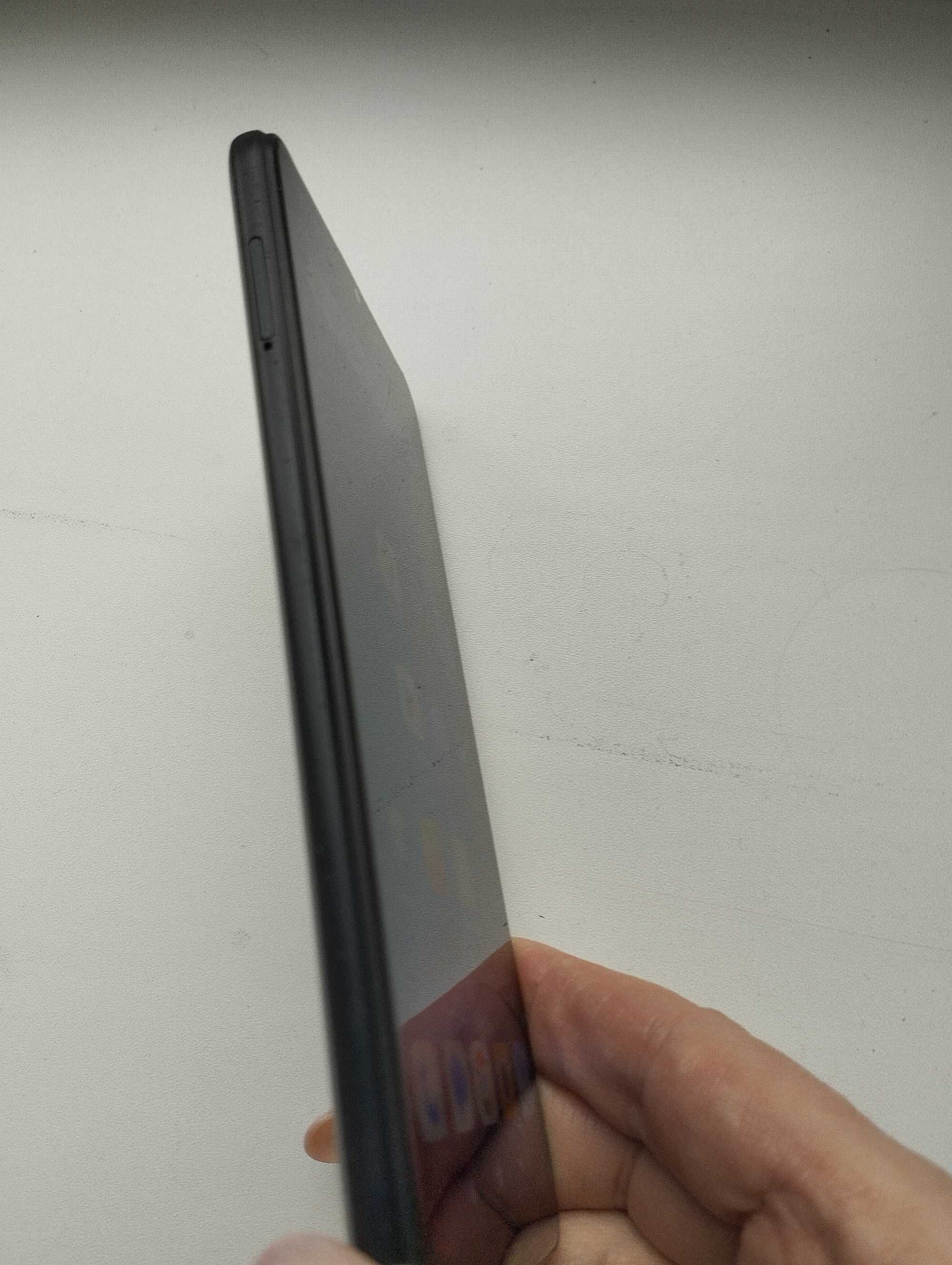 Мобільний телефон Xiaomi Redmi 8A чорного кольору в комплекті