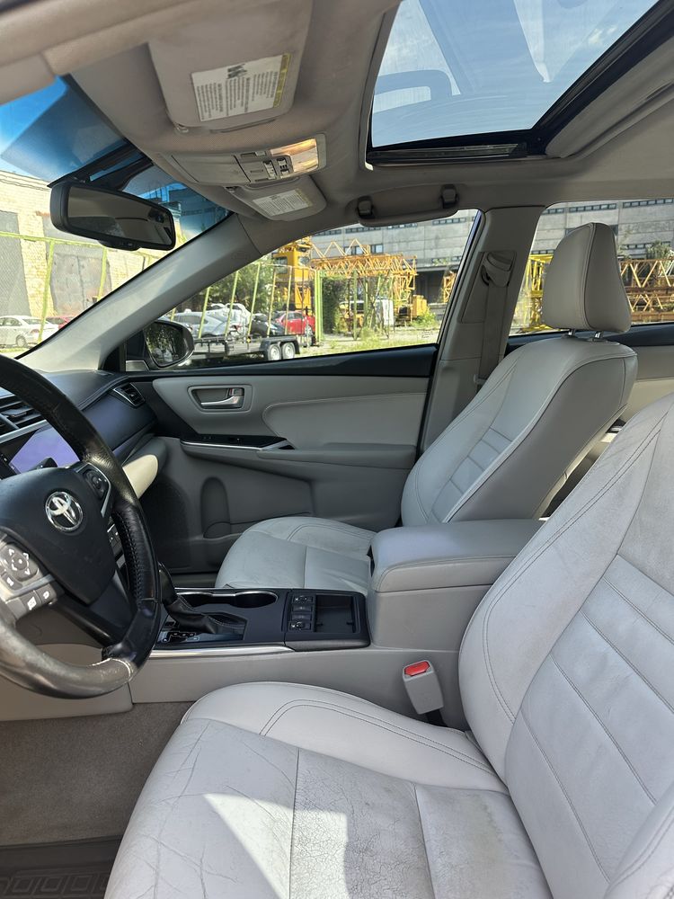 Арена авто Toyota Camry Hybrid, Volkswagen Passat B7