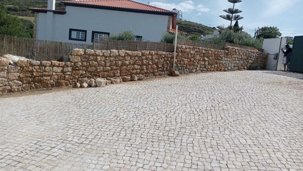 Muro em pedra rústica, Lisboa