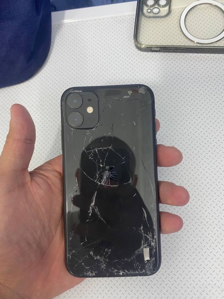 Продам Iphone 11