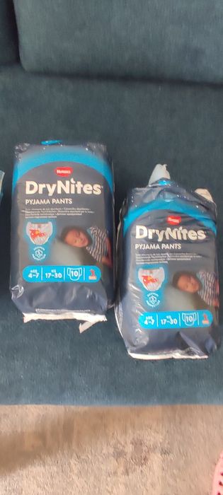 Pieluchy majtki Huggies DryNites 4-7 age 2opak