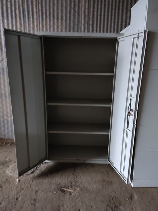 Продаю б.у канцелярський шкаф Griffon C.170