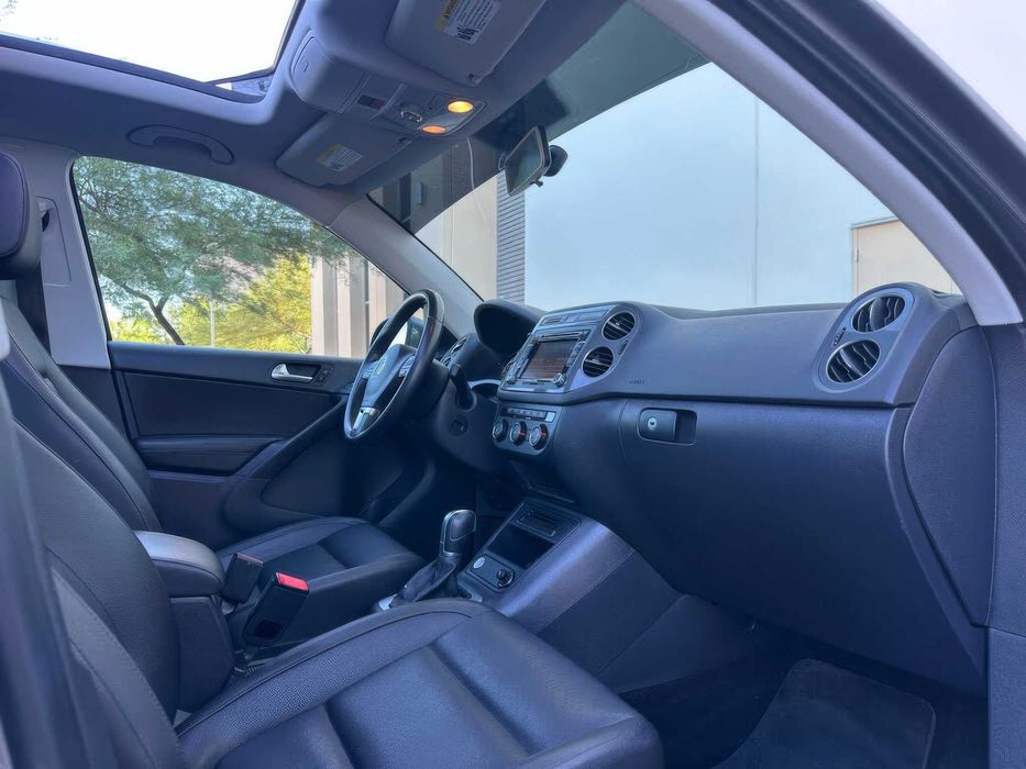 Volkswagen Tiguan SE      2015