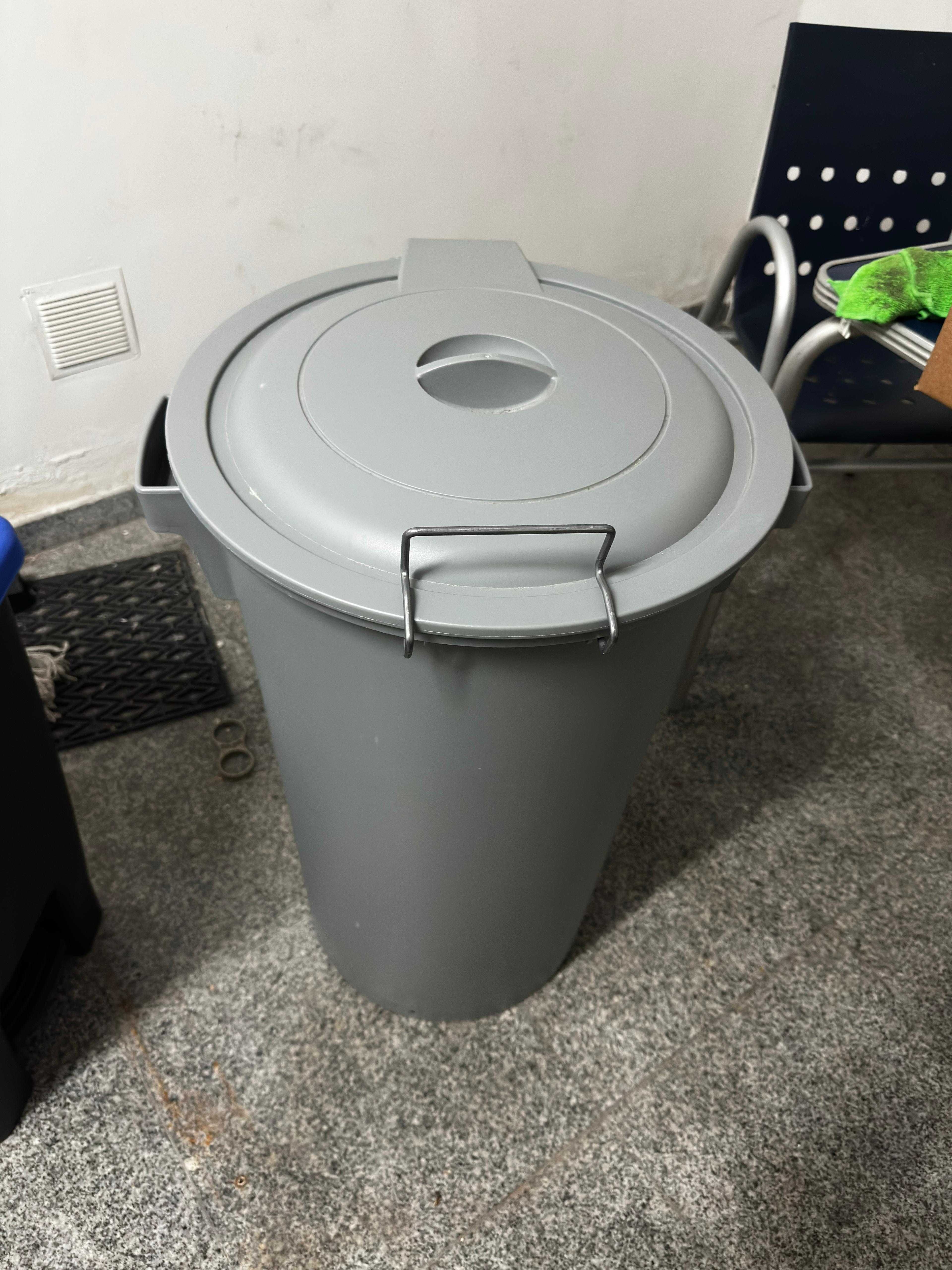 Caixote de Lixo 100lt Com Pedal e Rodas