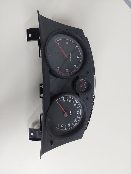 Панель приладів Опель Астра Н 1.7