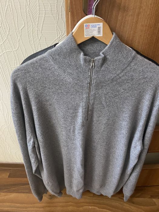 Светр чоловічій.