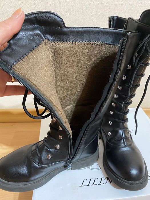 Чоботи на дівчинку