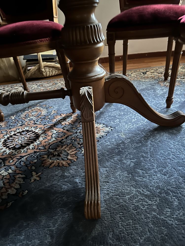 Mesa de jantar e 8 cadeiras madeira maciça