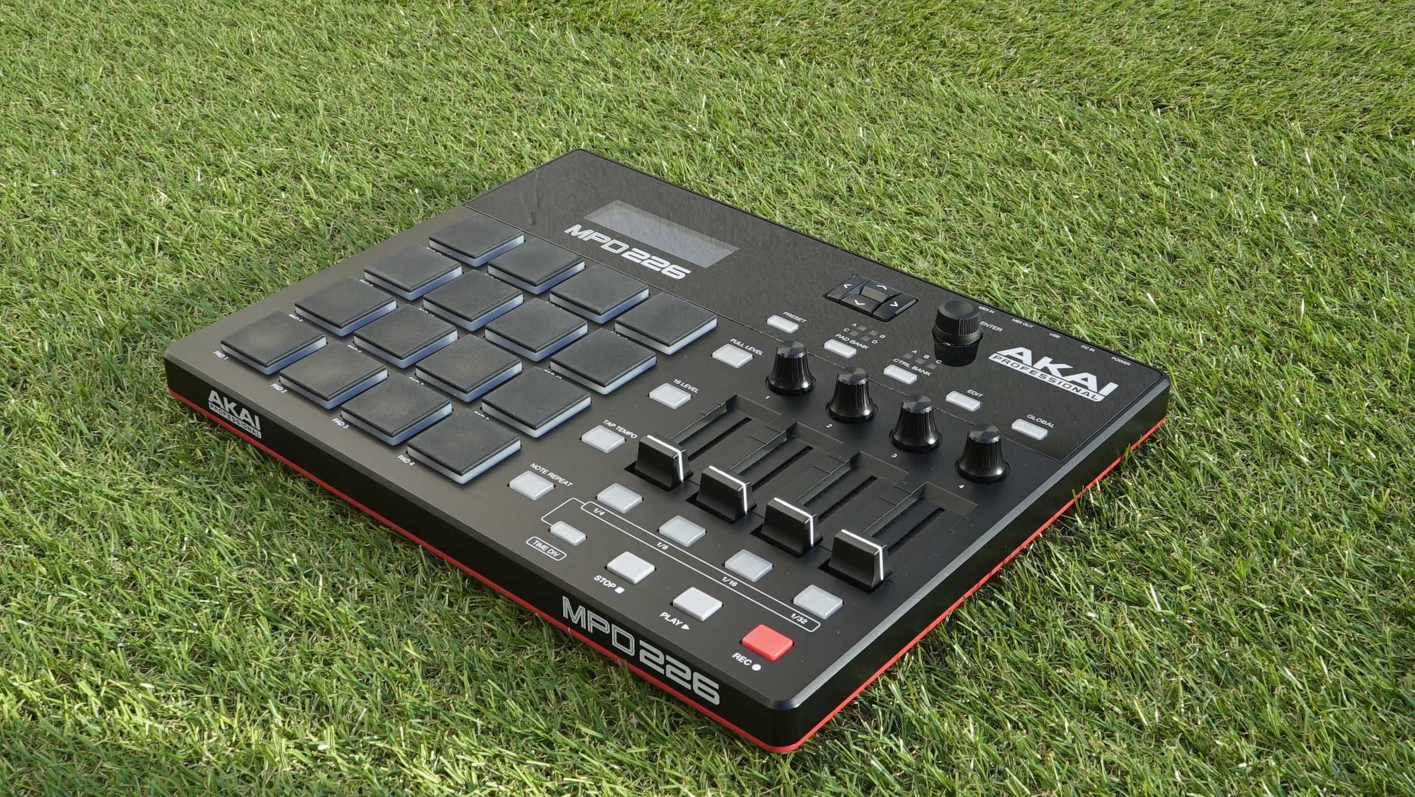 Akai MPD 226 Midi Controller, na gwarancji