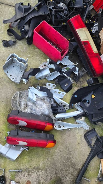 Renault master IV zamek maski