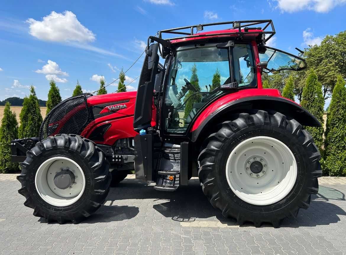 Valtra T144 HiTech Ciągnik, wciągarka ,zabudowa leśna