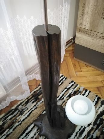 Lampa stojąca z drewna dębowego
