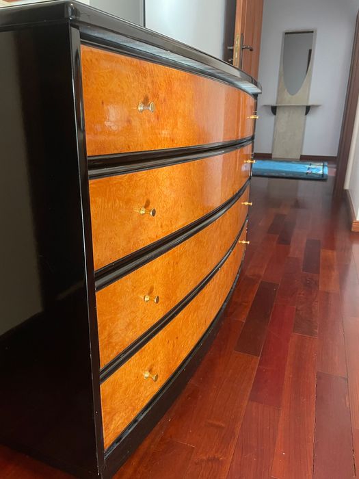 Cómoda de quarto lacado preto e madeira + espelho