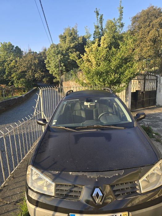 Vendo Megane 2005 em bom estado e á andar bem