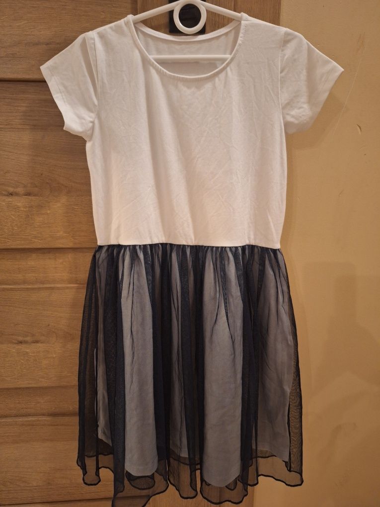 Sukienka roz. 140