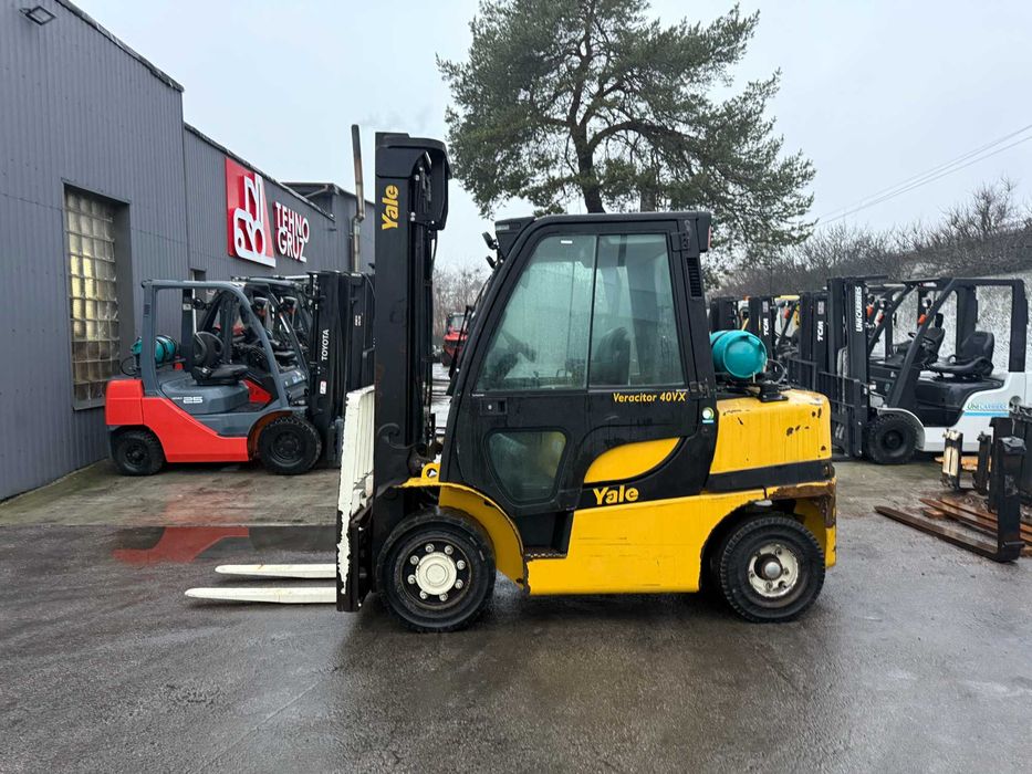Навантажувач вилковий YALE GLP40VX
