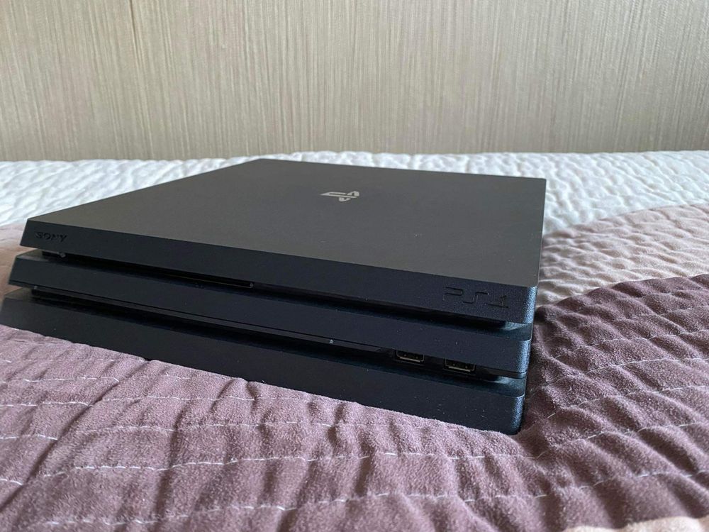 PS 4 Pro 1 TB pełen zestaw kabli +1 Pad Czarny