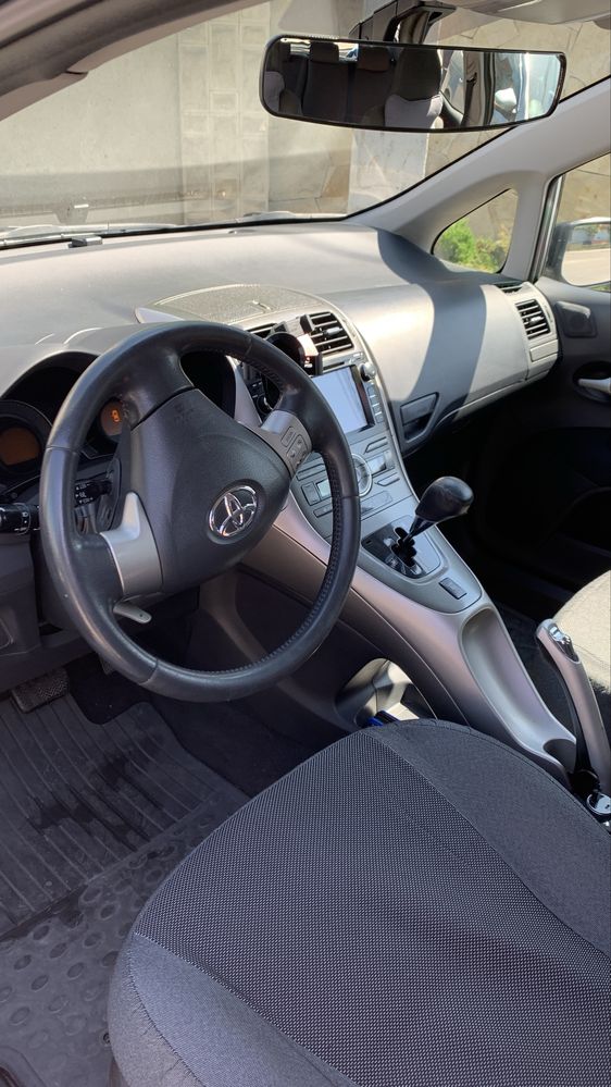Продам Auris, асфальт, 1.6. Идеал