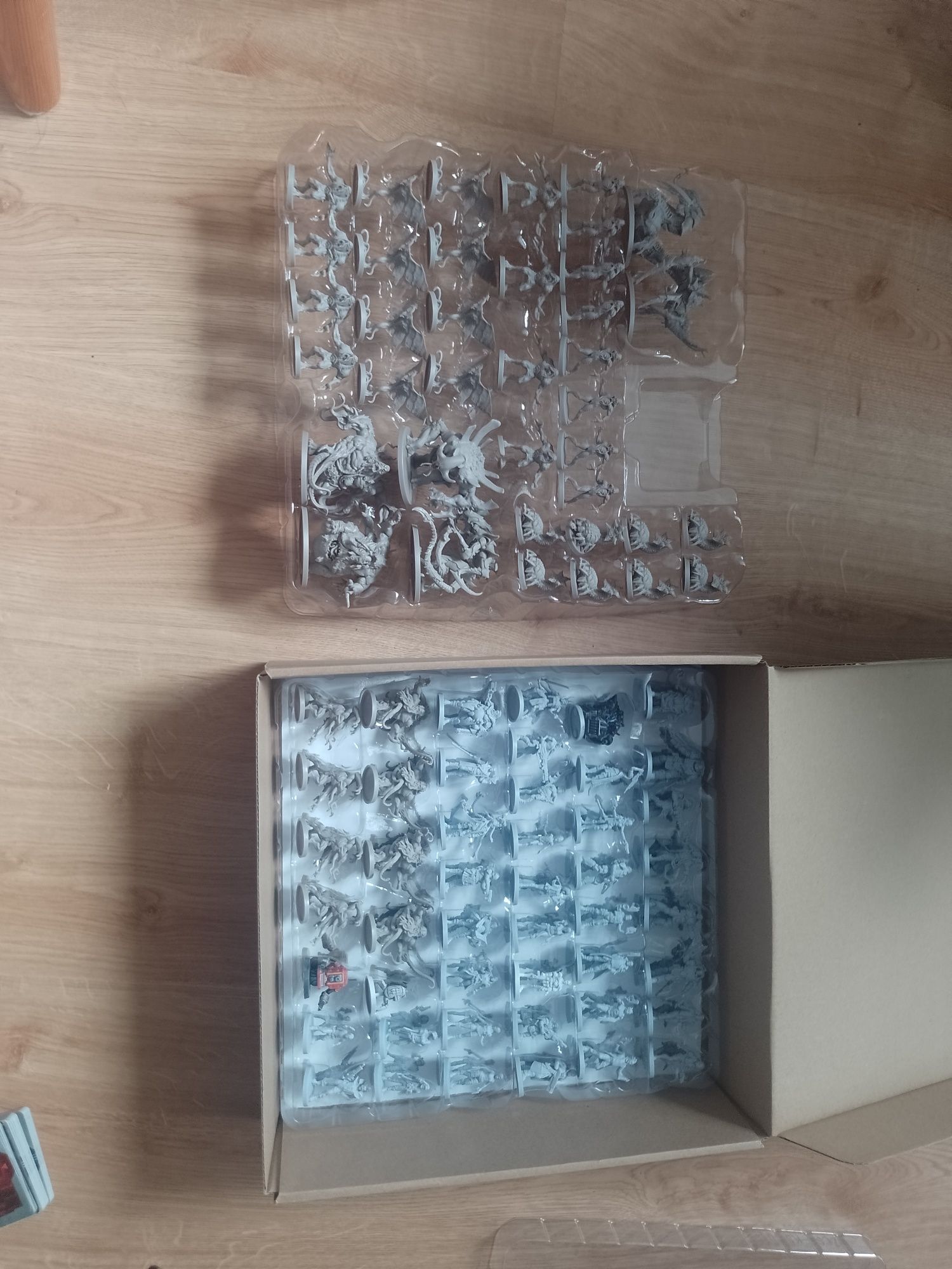 Zombicide invader plus civilian extrass plus gratis iron maiden